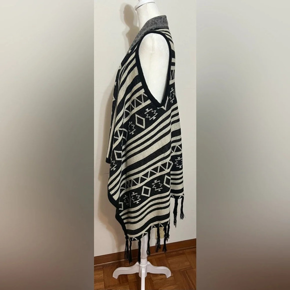 Lildy Aztec Printed Fringed Hem Sweater Vest Cardigan Black Beige L-XL - Picture 5 of 10